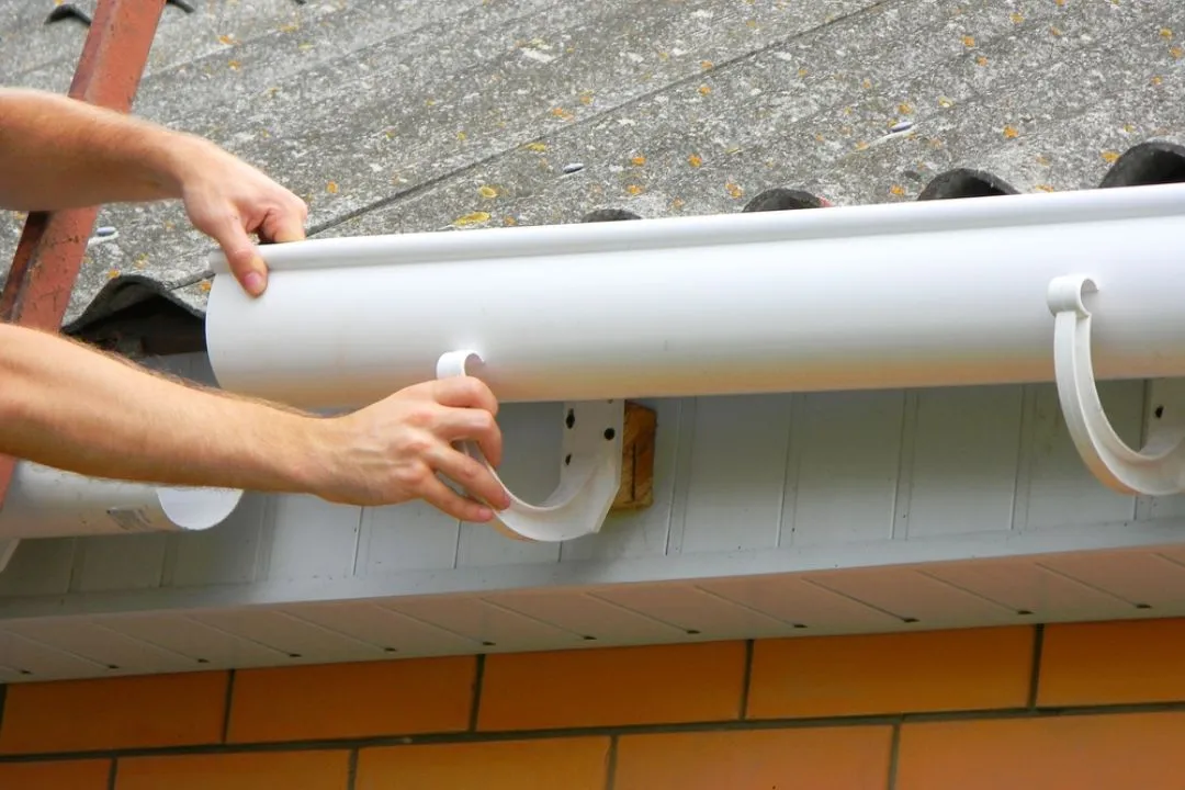 Gutter repair service fixing leaking gutters on the North Shore